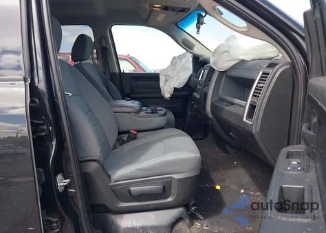 2018 Ram 1500 St z USA, uszkodzony, nr VIN 1C6RR7FG8JS335692